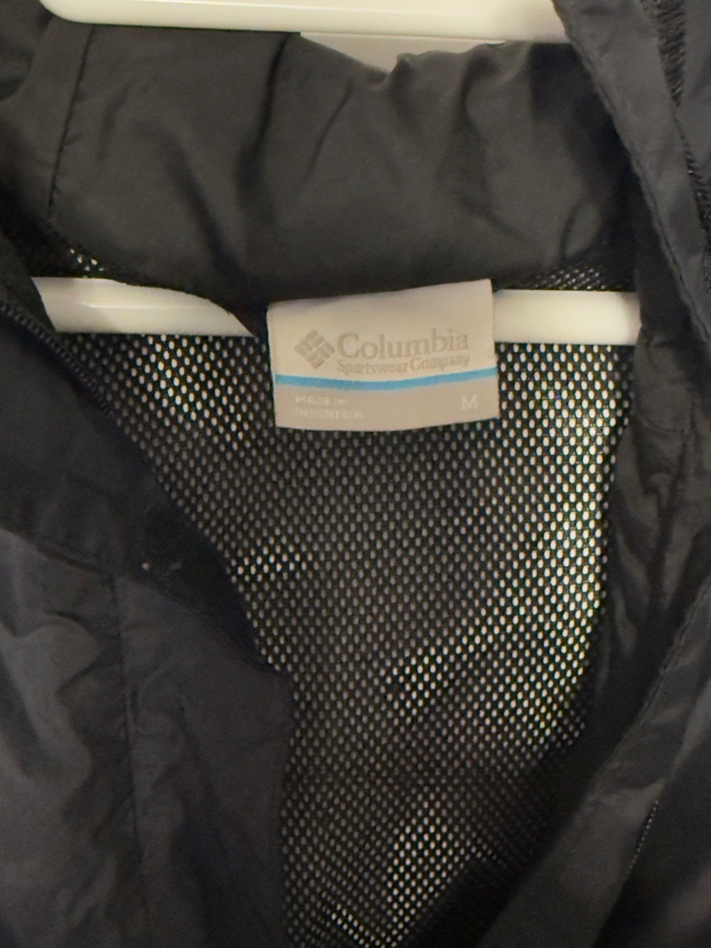 Columbia Black Hooded Packable Jacket. GUC. Size M - Picture 2 of 10